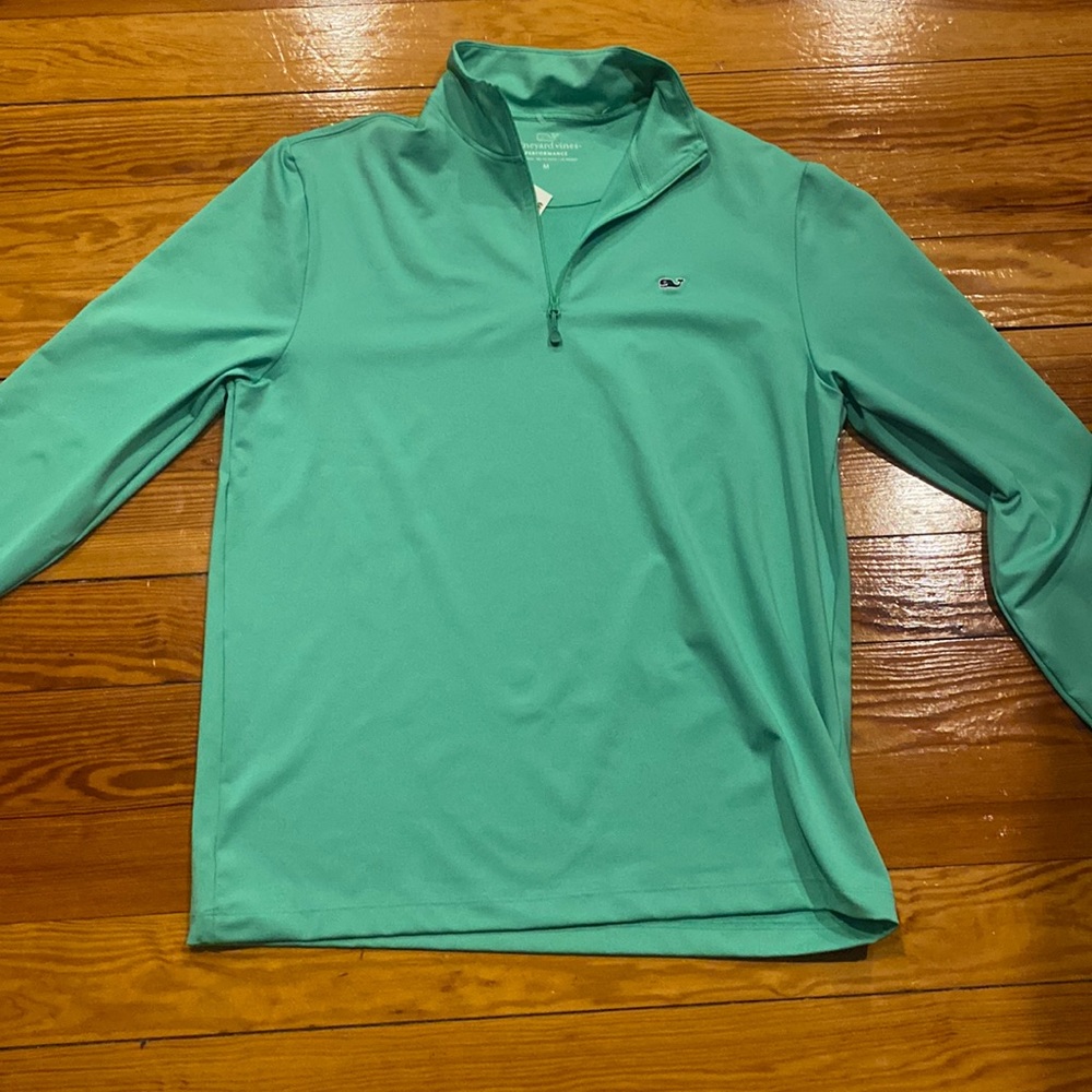 Never worn Vineyard Vines Quarter zip, size M